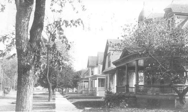 About 1910, West Broadway Ave